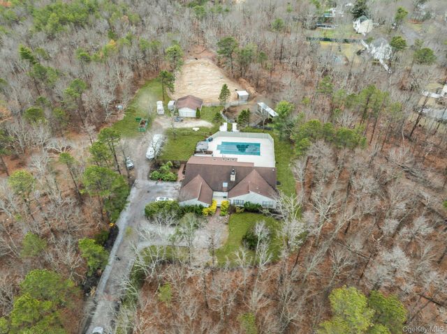 4 Christine Lane, Manorville, NY 11949