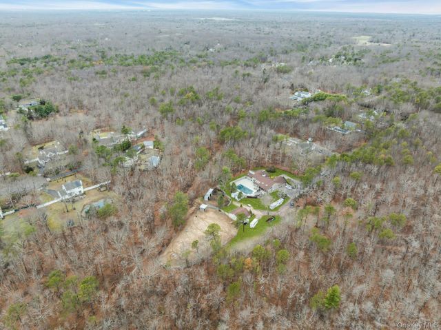 4 Christine Lane, Manorville, NY 11949