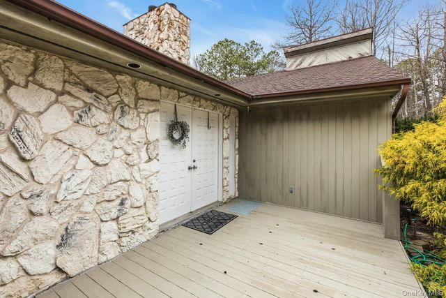 4 Christine Lane, Manorville, NY 11949