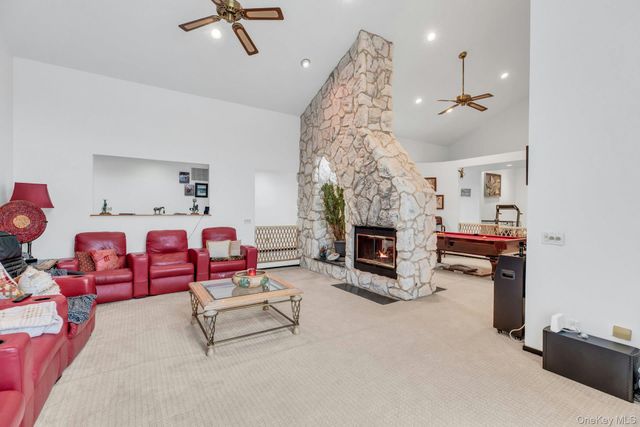 4 Christine Lane, Manorville, NY 11949