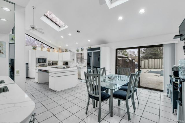 4 Christine Lane, Manorville, NY 11949