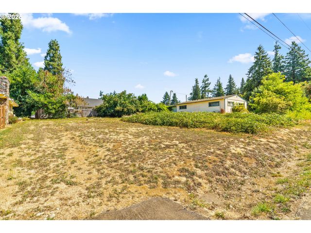 1623 S 11TH St, Cottage Grove, OR 97424