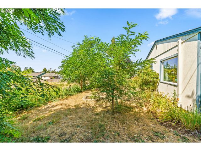 1623 S 11TH St, Cottage Grove, OR 97424