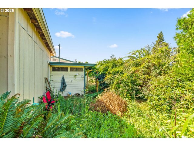 1623 S 11TH St, Cottage Grove, OR 97424