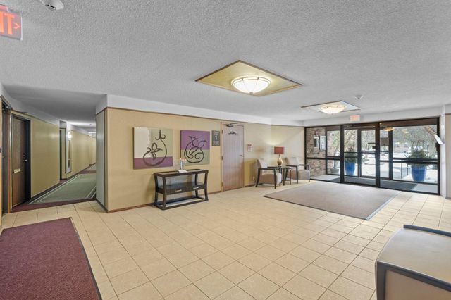 10451 Greenbrier Road B103, Hopkins, MN 55305