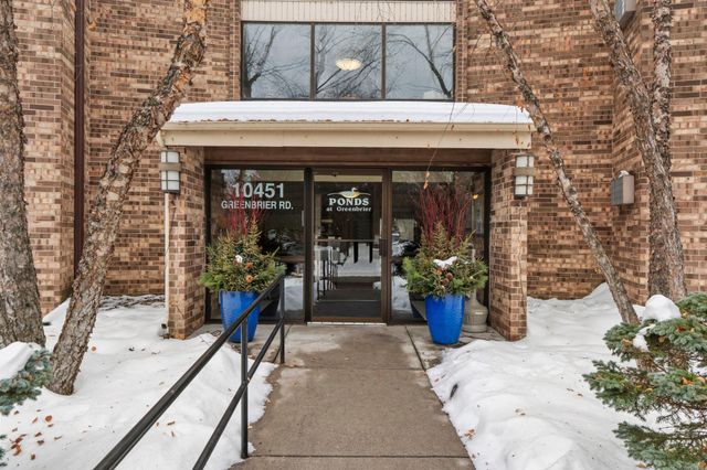 10451 Greenbrier Road B103, Hopkins, MN 55305
