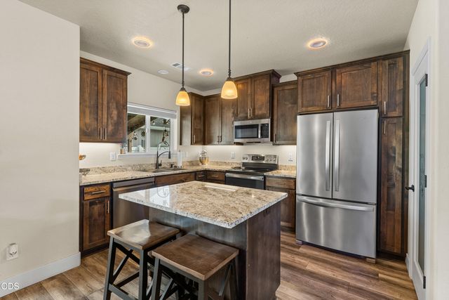 983 SW Blackberry Lane, Grants Pass, OR 97527