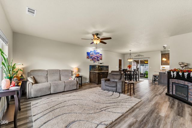 983 SW Blackberry Lane, Grants Pass, OR 97527