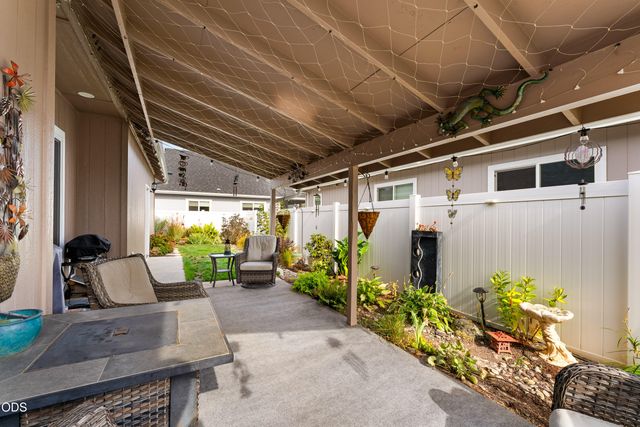 983 SW Blackberry Lane, Grants Pass, OR 97527