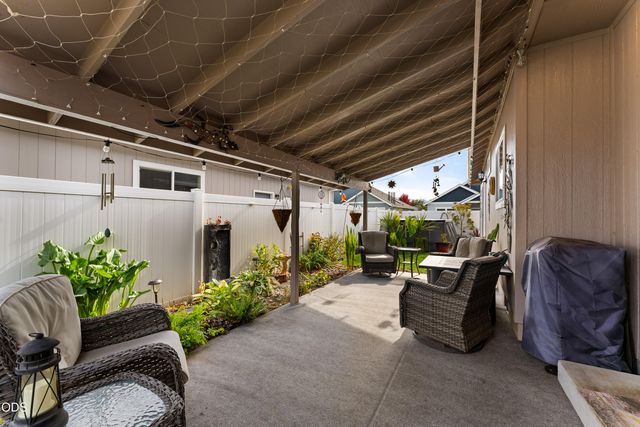 983 SW Blackberry Lane, Grants Pass, OR 97527