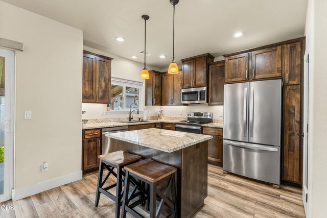 983 SW Blackberry Lane, Grants Pass, OR 97527