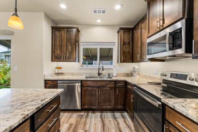 983 SW Blackberry Lane, Grants Pass, OR 97527