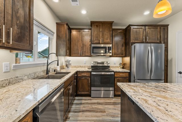 983 SW Blackberry Lane, Grants Pass, OR 97527
