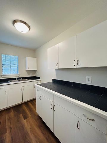 3629 N Macgregor Way 137, Houston, TX 77004