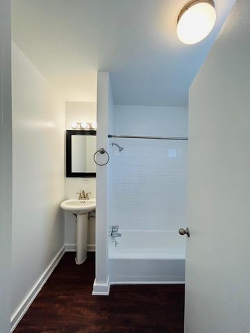 3629 N Macgregor Way 137, Houston, TX 77004