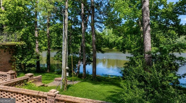 8 Canterbury Drive, Newnan, GA 30263