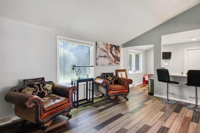4740 W Donges LANE, Brown Deer, WI 53223