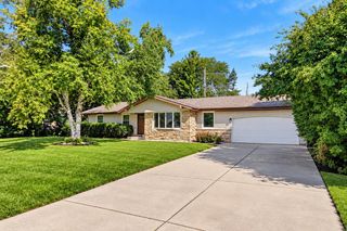 4740 W Donges LANE, Brown Deer, WI 53223