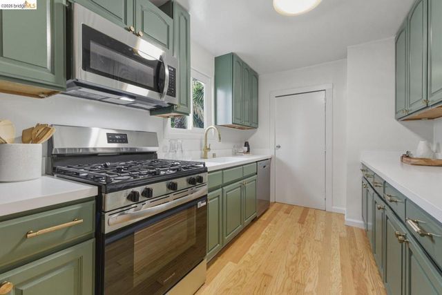 1558 8Th St, Oakland, CA 94607