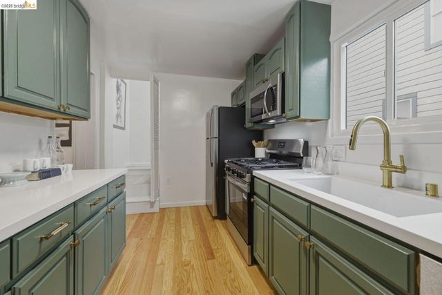 1558 8Th St, Oakland, CA 94607
