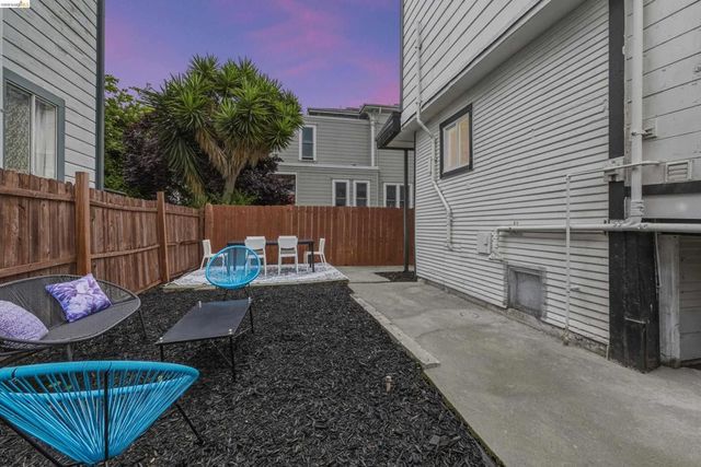 1558 8Th St, Oakland, CA 94607