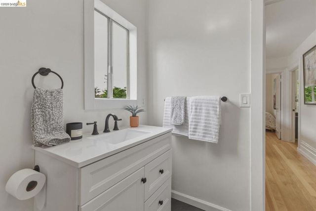 1558 8Th St, Oakland, CA 94607