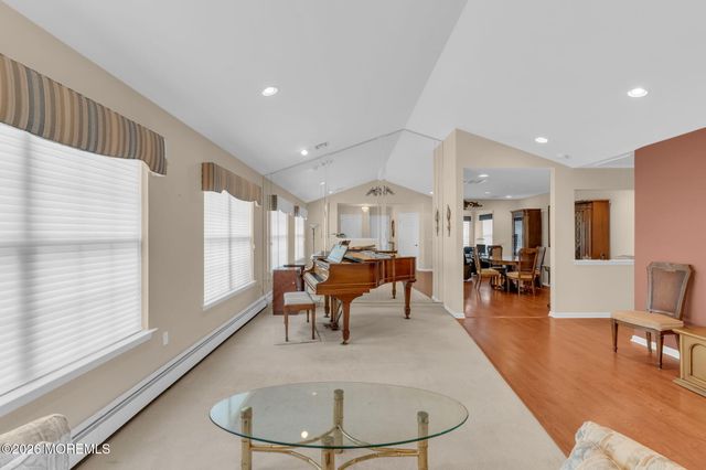 5 Round Valley Lane, Lakewood, NJ 08701