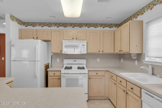 5 Round Valley Lane, Lakewood, NJ 08701