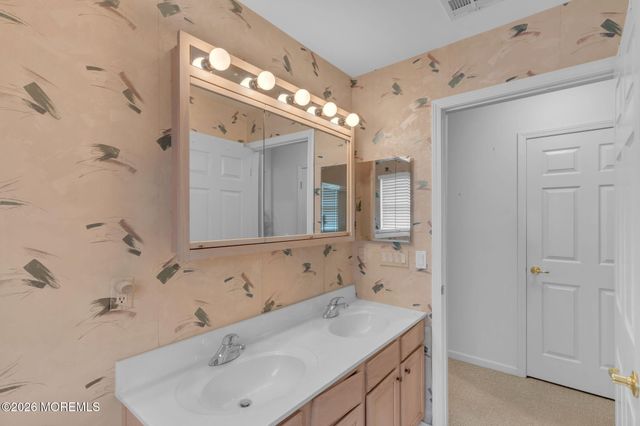 5 Round Valley Lane, Lakewood, NJ 08701