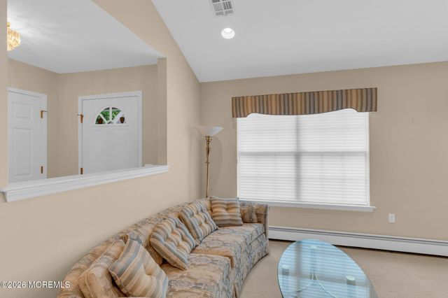 5 Round Valley Lane, Lakewood, NJ 08701