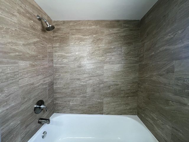 6827 N 44th STREET, Milwaukee, WI 53223