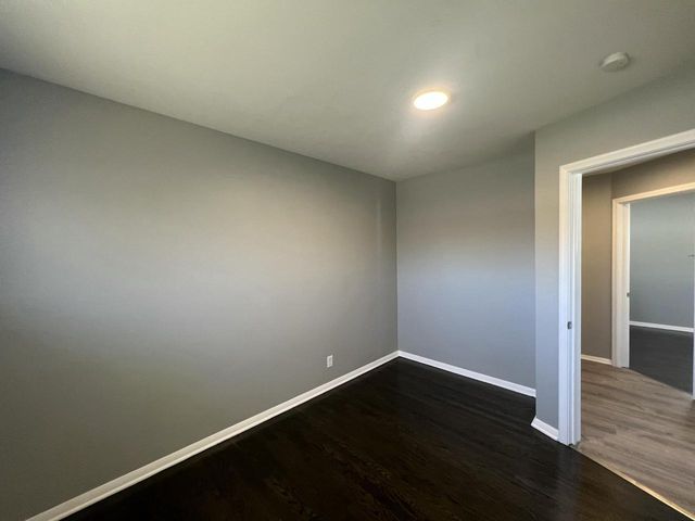 6827 N 44th STREET, Milwaukee, WI 53223