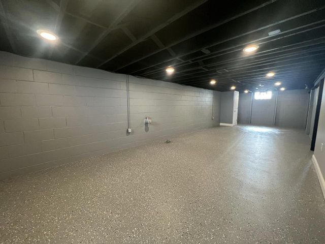 6827 N 44th STREET, Milwaukee, WI 53223