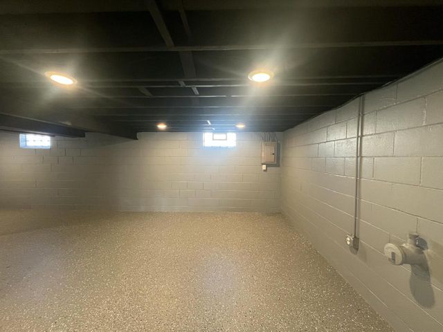 6827 N 44th STREET, Milwaukee, WI 53223