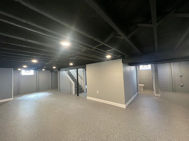 6827 N 44th STREET, Milwaukee, WI 53223