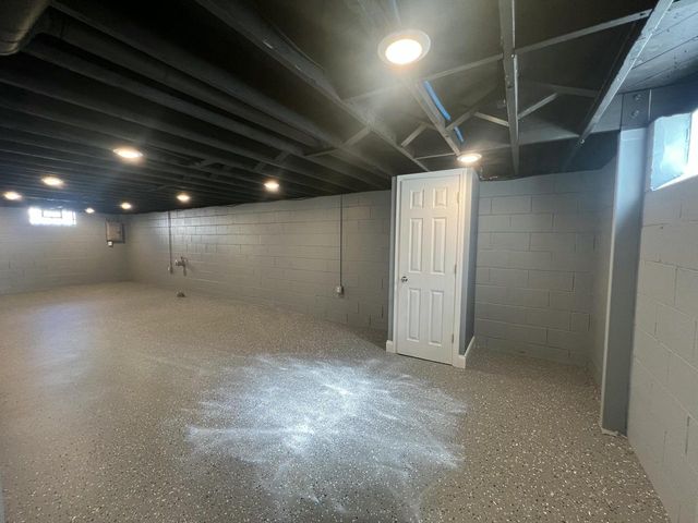 6827 N 44th STREET, Milwaukee, WI 53223