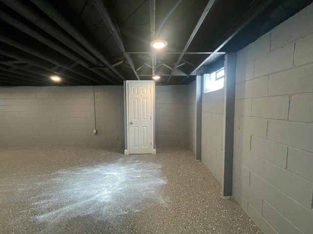 6827 N 44th STREET, Milwaukee, WI 53223