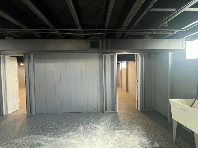 6827 N 44th STREET, Milwaukee, WI 53223