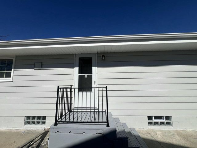 6827 N 44th STREET, Milwaukee, WI 53223