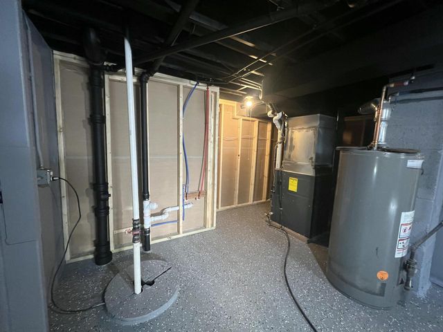 6827 N 44th STREET, Milwaukee, WI 53223