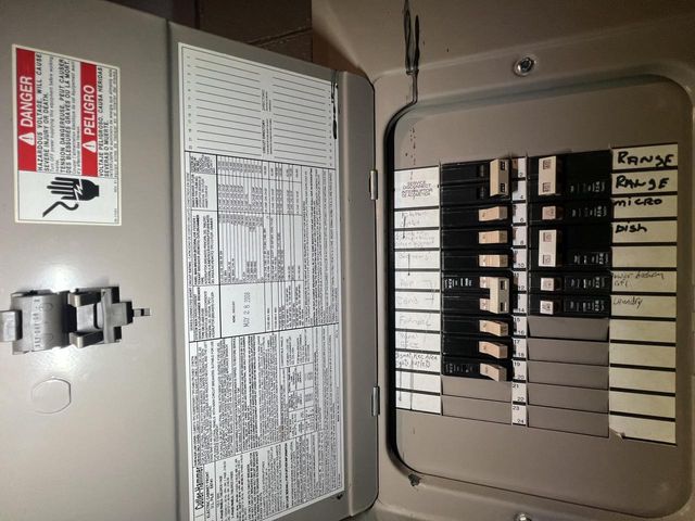 6827 N 44th STREET, Milwaukee, WI 53223