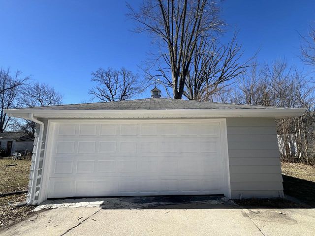 6827 N 44th STREET, Milwaukee, WI 53223