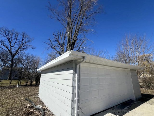 6827 N 44th STREET, Milwaukee, WI 53223