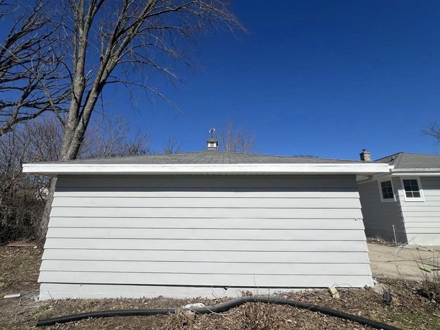 6827 N 44th STREET, Milwaukee, WI 53223