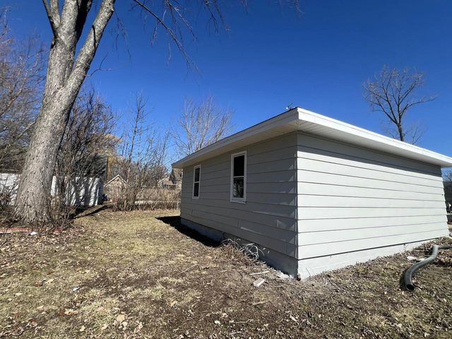 6827 N 44th STREET, Milwaukee, WI 53223