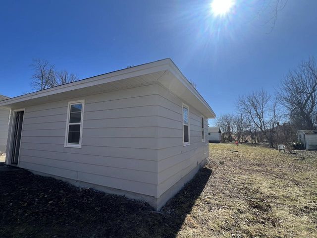 6827 N 44th STREET, Milwaukee, WI 53223