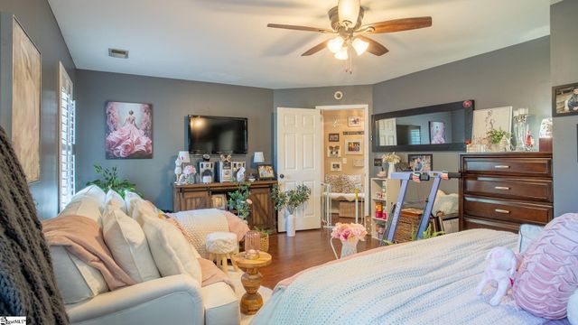 623 Fairview Lake Way, Simpsonville, SC 29680