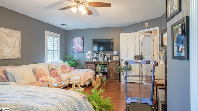 623 Fairview Lake Way, Simpsonville, SC 29680