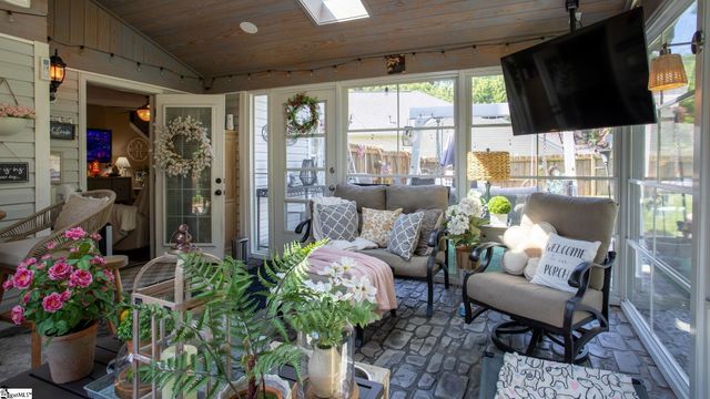623 Fairview Lake Way, Simpsonville, SC 29680