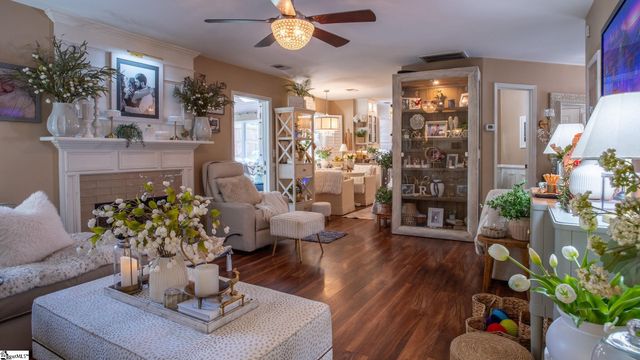 623 Fairview Lake Way, Simpsonville, SC 29680